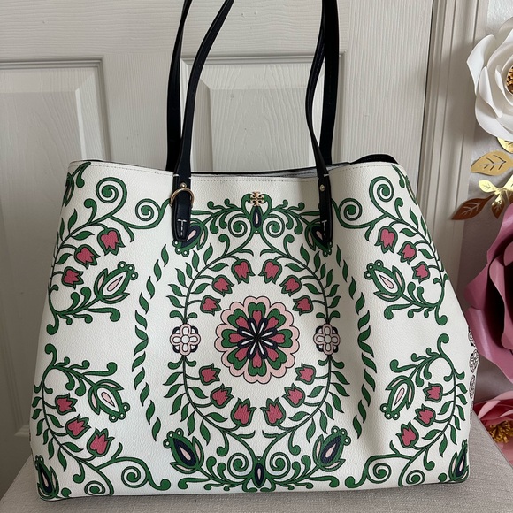 Tory Burch Handbags - Tory Burch Kerrington Square Large Garden Tote